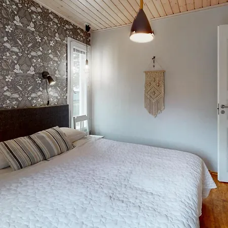 Lomahuoneisto Luoto A Holiday home *