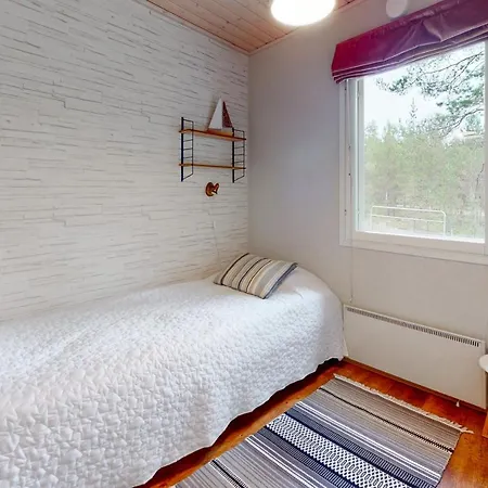 Holiday home Lomahuoneisto Luoto A